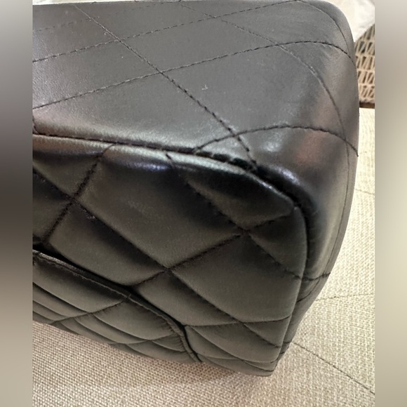 Chanel Flapbag Black Lambskin and Gold Hardware - Picture 10 of 16